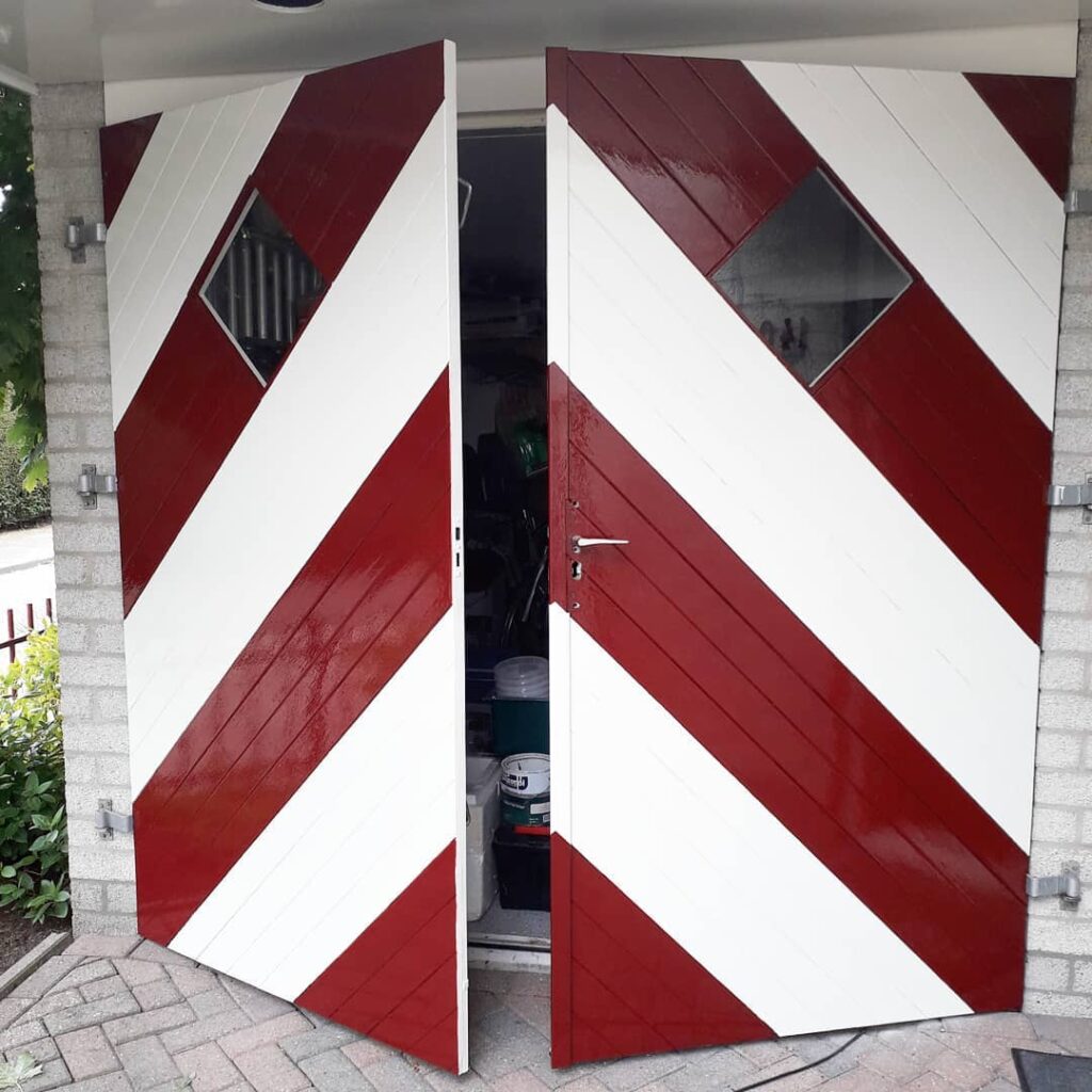 Laan schilders & Behang - Garagedeur profesioneel geschilderd