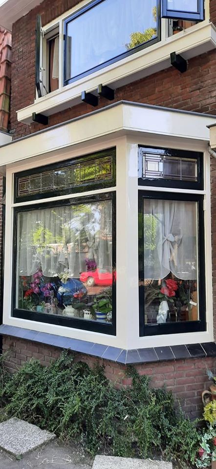 Laan schilders & Behang - Portiek woning kozijnen geschilderd in Hoorn
